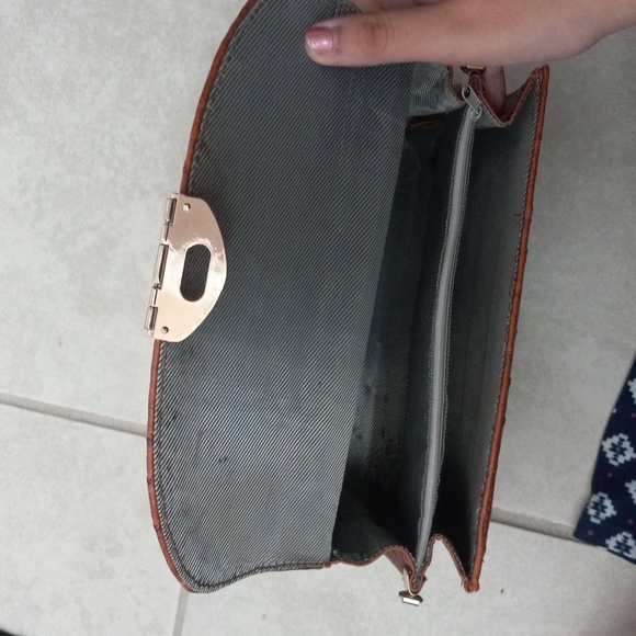 ~ Chic orangish brown purse ~ Dimensions are 11 by 8 ~ - Picture 6 of 7